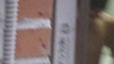 අපිරිසිදු ලෙස්බියන් අම්මා රූමත් රන්වන් යෞවනියක් වසඟ කරයි